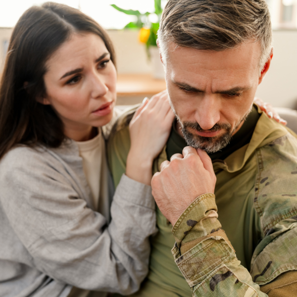 Una imagen conmovedora que representa el proceso de aprender a decir adiós como un viaje de despedida y renacimiento. Descubre cómo el acto de dejar ir puede conducir a un nuevo comienzo lleno de esperanza y crecimiento personal.